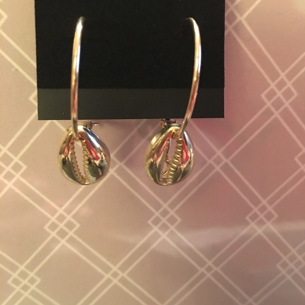 Seashells in Gold